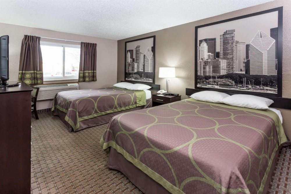 Super 8 by Wyndham Mundelein/Libertyville Area