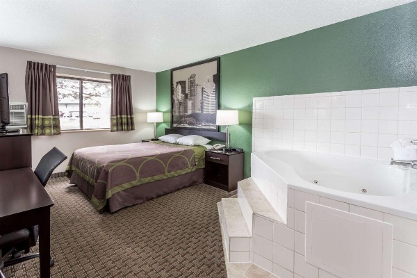 Super 8 by Wyndham Mundelein/Libertyville Area Main image